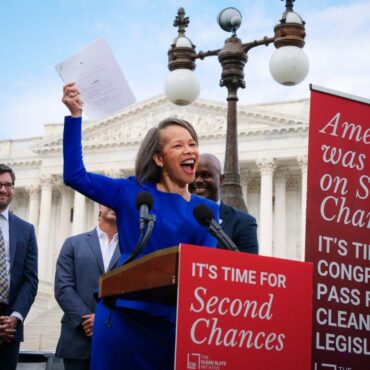 Blunt Rochester files federal Clean Slate bill