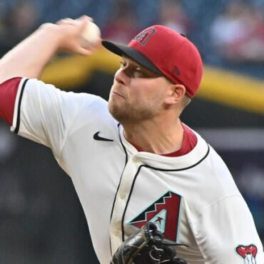 Free MLB player props, odds for June 1: Use Corbin Burnes, Carlos Correa, Shohei Ohtani for Sunday MLB picks
