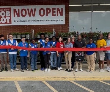 Ocean State Job Lot cuts ribbon in Seaford