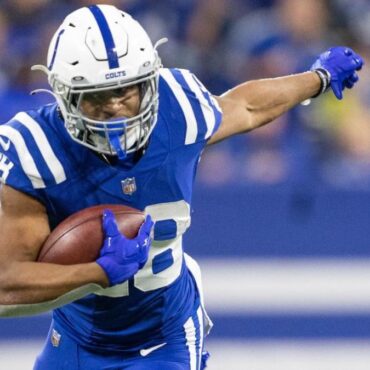 Fantasy Football expert vs. NFL prop odds: Eight RBs projected to smash over/unders in betting market