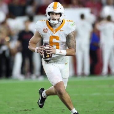 College football picks: Predictions, odds for key top 25 games in Week 10