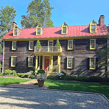 Holiday village and market continues during Dec. 6 house tour