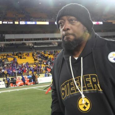 Mike Tomlin addresses fans chanting for his firing during Steelers’ loss to the Bills