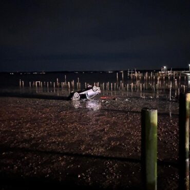 Car crashes into Indian River Bay