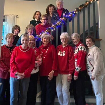 Xi Sigma celebrates Christmas season