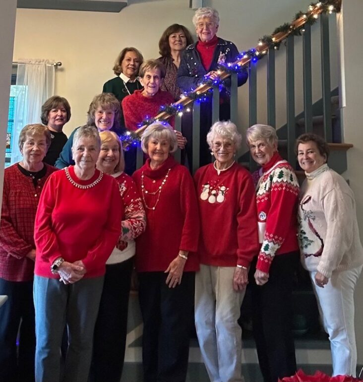 Xi Sigma celebrates Christmas season