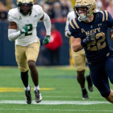 College football bowl and 2025-26 CFP picks, predictions: Legendary Vegas expert reveals best bets today