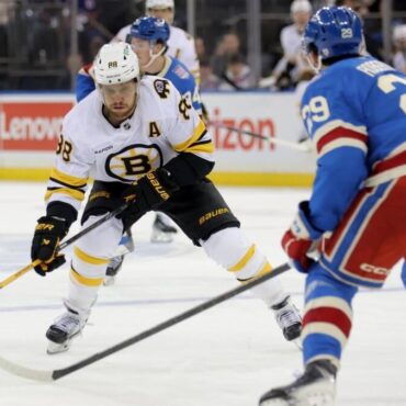 Bruins vs. Lightning prediction, odds, time: 2026 NHL Stadium Series picks for Sunday, Feb. 1